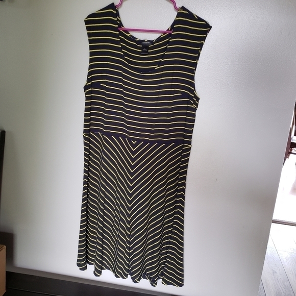 Ann Taylor Dresses & Skirts - Ann Taylor Sleeveless Dress